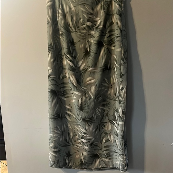 Tropical Leaf Print Skirt - Picture 4 of 7